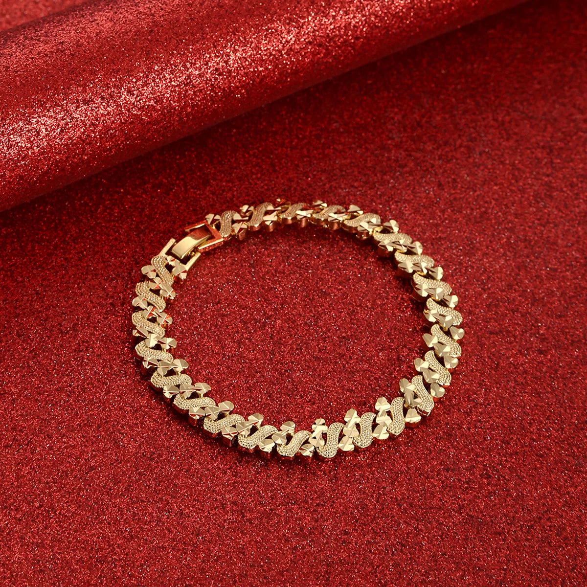 Luxus-Armreif „Herzgold“ – 24K vergoldet, Unisex