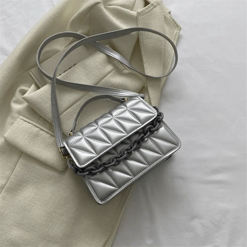 Mini Stepp-Tasche für Damen – Crossbody Bag mit Magnetverschluss und verstellbarem Schulterriemen
