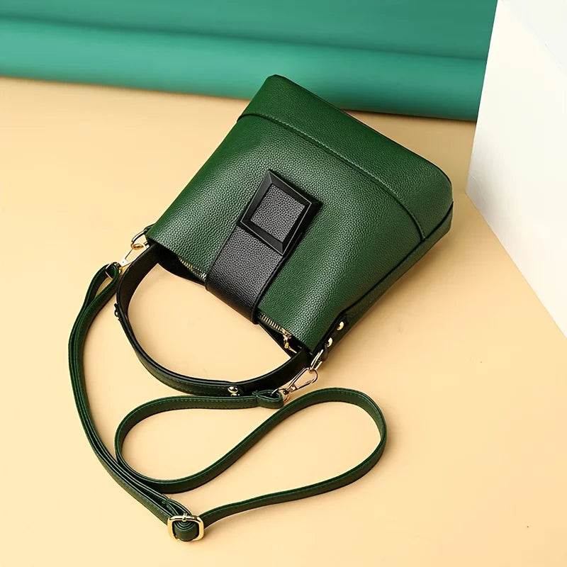 Elegant crossbody handbag in leather look with zip fastener with