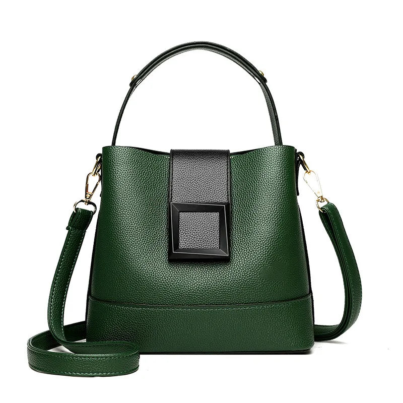 Elegant crossbody handbag in leather look with zip fastener with