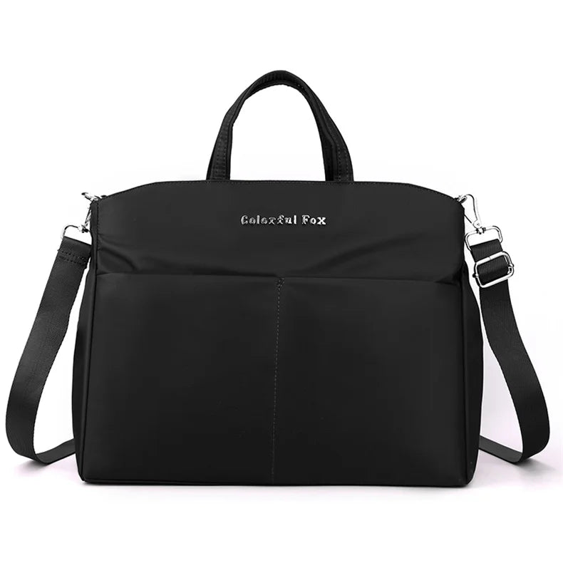 Stylish shopper in leather look with zipper and inner compartments