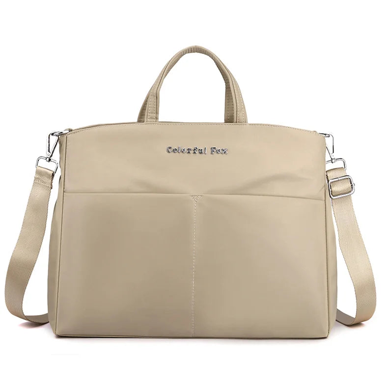 Stylish shopper in leather look with zipper and inner compartments