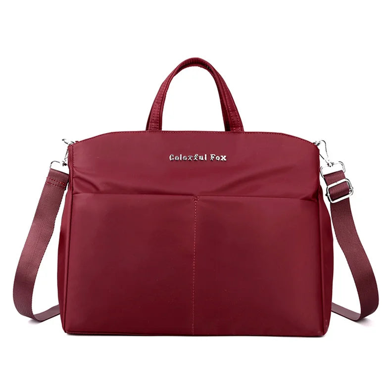 Stylish shopper in leather look with zipper and inner compartments