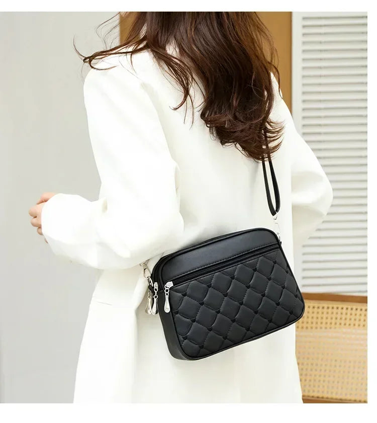 Elegant Crossbody Handbag Leather Look with Zipper with