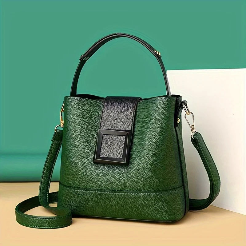 Elegant crossbody handbag in leather look with zip fastener with
