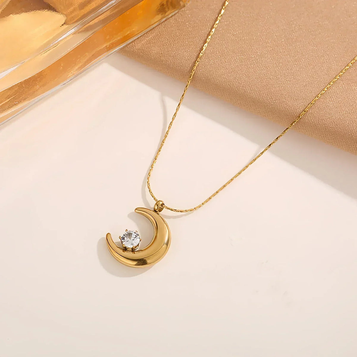 UHBINYCA Personality Geometric Moon Sparkling Zirconia Necklace Trendy Crescent Pendant Jewelry Women Vacation Choker Gifts