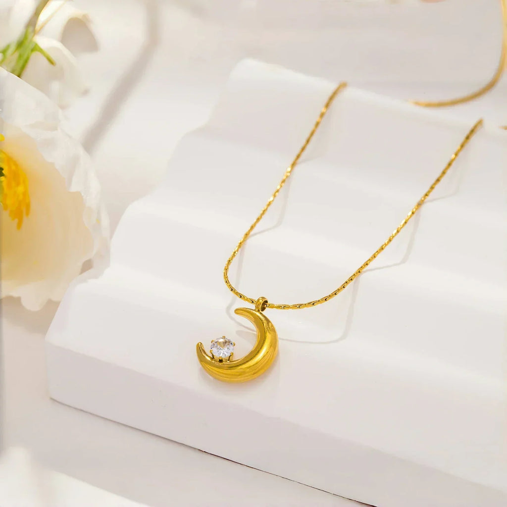 UHBINYCA Personality Geometric Moon Sparkling Zirconia Necklace Trendy Crescent Pendant Jewelry Women Vacation Choker Gifts