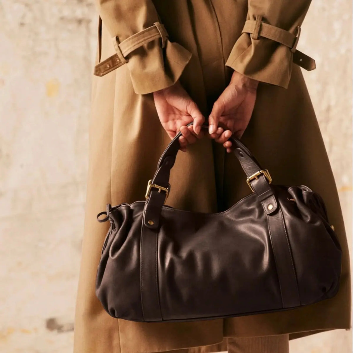 Practical Shopper in Leather Look with Zipper and Inner Pockets