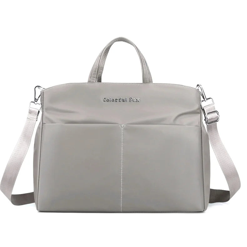 Stylish shopper in leather look with zipper and inner compartments