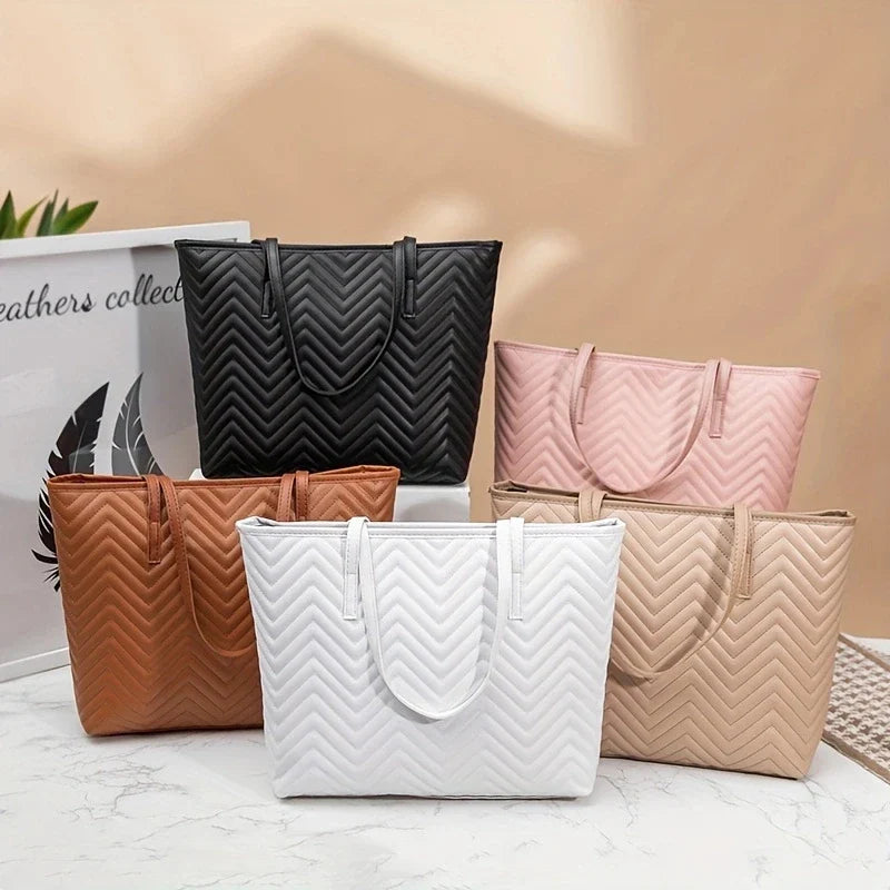 Robust shoppers in leather look with zipper