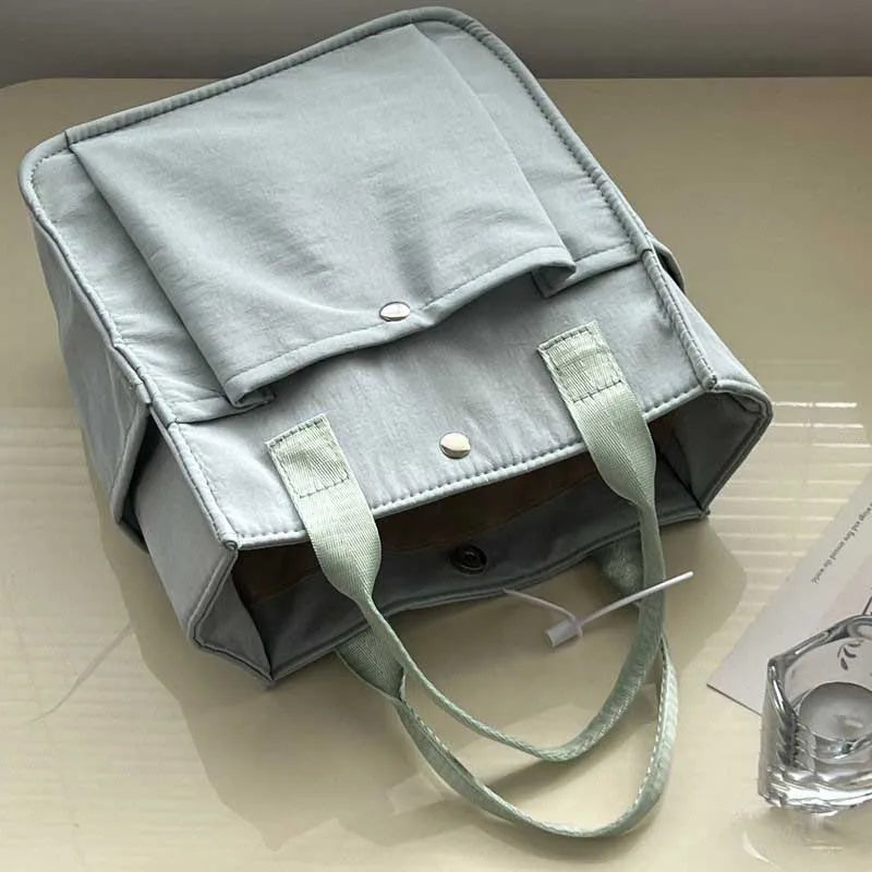 Practical Canvas Shopper with Zipper and Inner Compartments