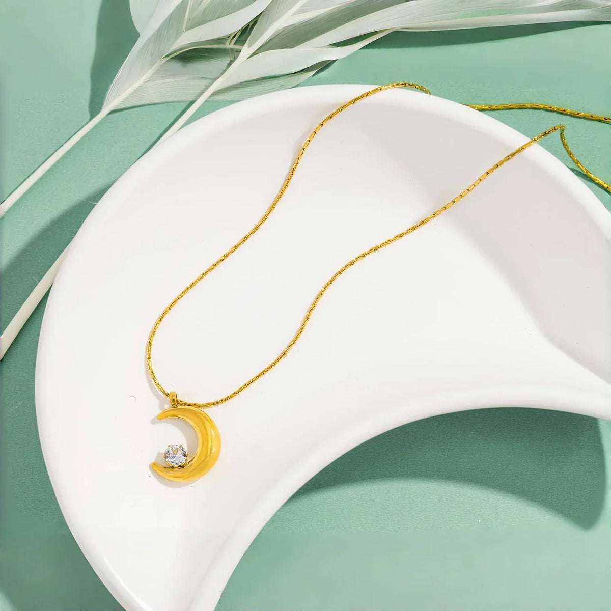 UHBINYCA Personality Geometric Moon Sparkling Zirconia Necklace Trendy Crescent Pendant Jewelry Women Vacation Choker Gifts