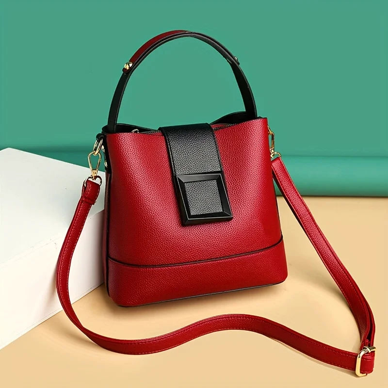 Elegant crossbody handbag in leather look with zip fastener with
