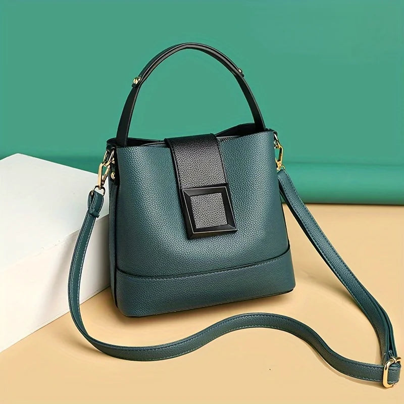 Elegant crossbody handbag in leather look with zip fastener with