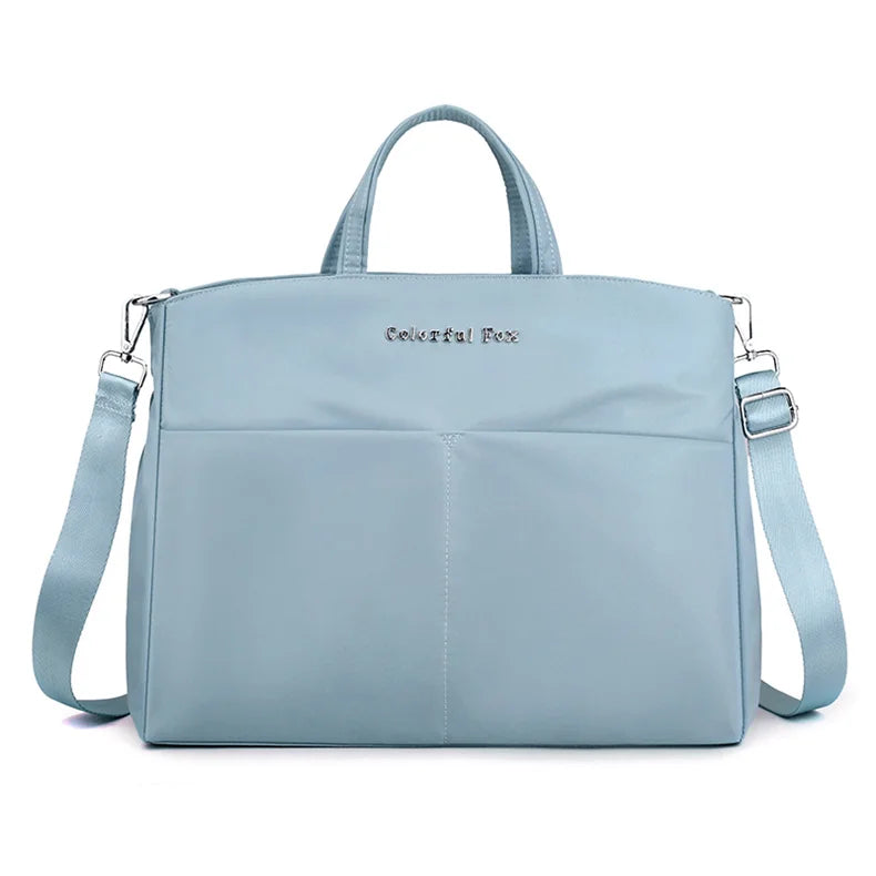 Stylish shopper in leather look with zipper and inner compartments