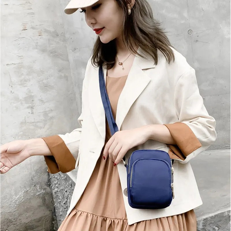 Kompakte Crossbody Handtasche Lederoptik mit Reißverschluss mit