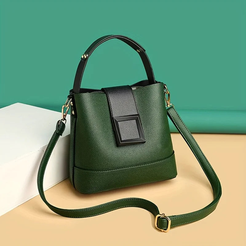 Elegant crossbody handbag in leather look with zip fastener with