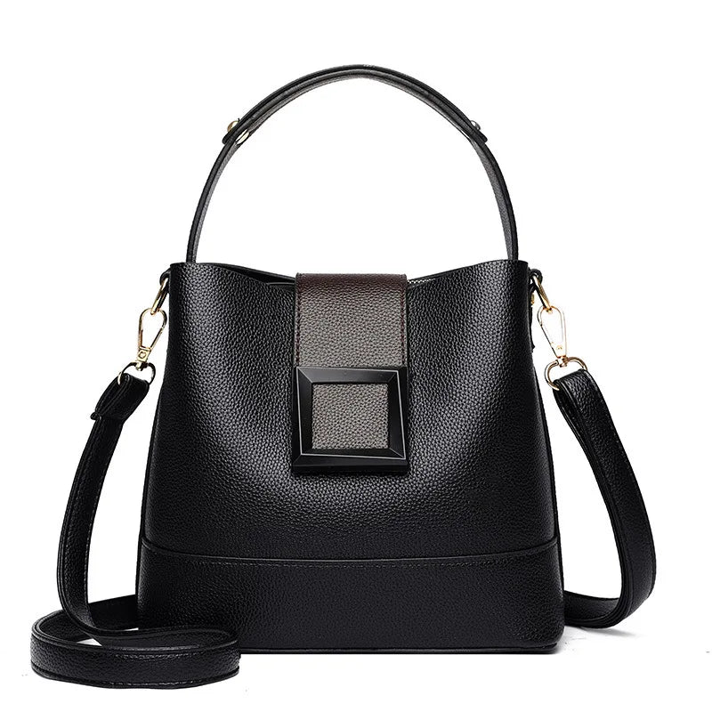 Elegant crossbody handbag in leather look with zip fastener with
