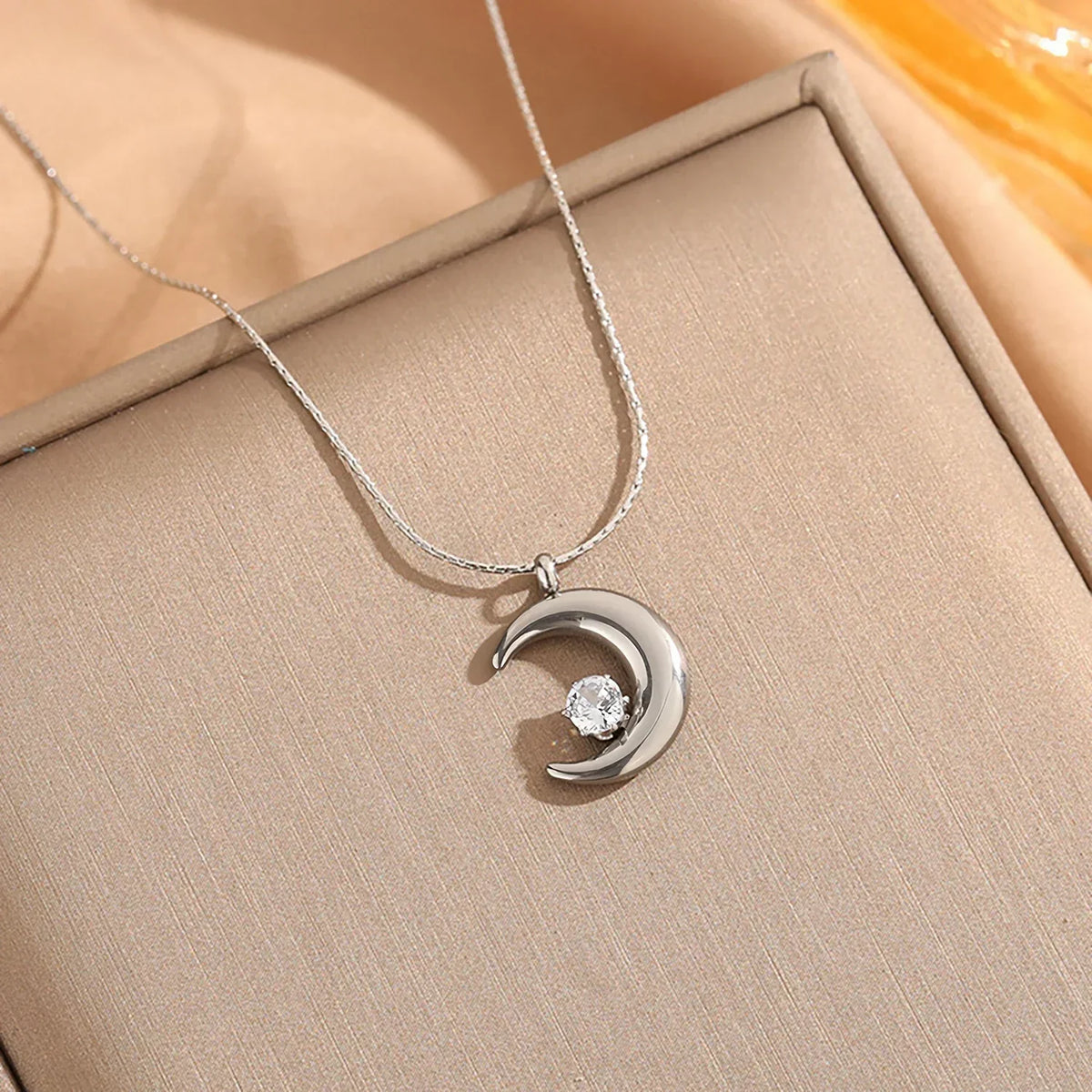 UHBINYCA Personality Geometric Moon Sparkling Zirconia Necklace Trendy Crescent Pendant Jewelry Women Vacation Choker Gifts