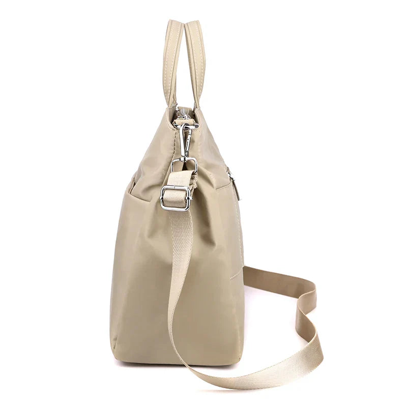Stylish shopper in leather look with zipper and inner compartments