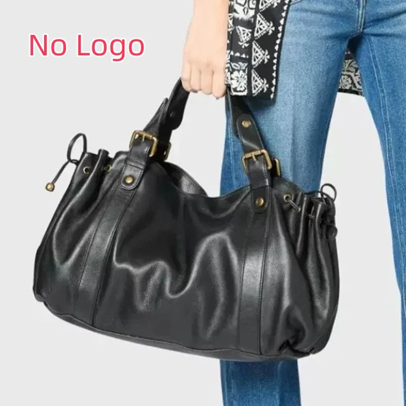 Practical Shopper in Leather Look with Zipper and Inner Pockets